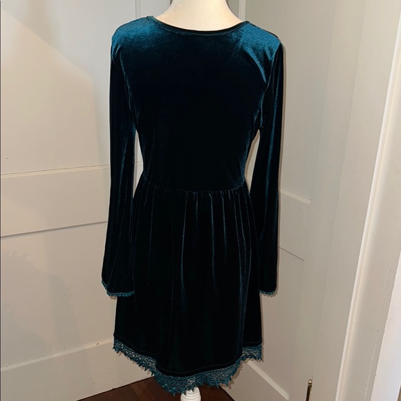 2 Piece Bundle of Girls Long Sleeve Winter Velvet Dresses Christmas Classic - Picture 4 of 5